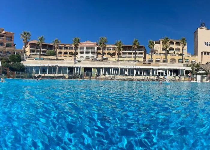 Village Cap Esterel, Piscine, * Saint-Raphaël