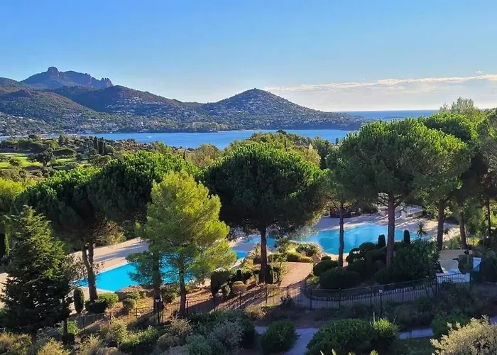 Village Cap Esterel, Piscine, * Saint-Raphaël