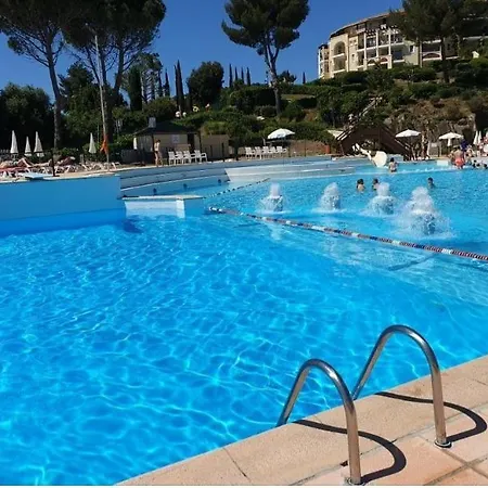 Village Cap Esterel, Piscine, * Saint-Raphael (Var)