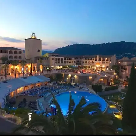 Village Cap Esterel, Piscine, *