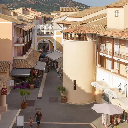 Village Cap Esterel, Piscine, Saint-Raphael (Var)
