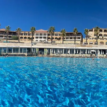 Village Cap Esterel, Piscine, * Saint-Raphael (Var)