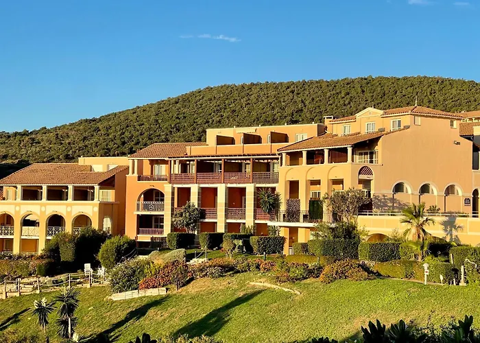 Апартаменты Village Cap Esterel, Piscine, Сен-Рафаэль